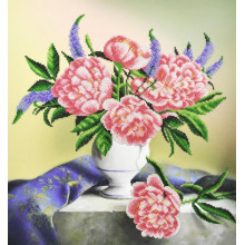 Півонії на столі